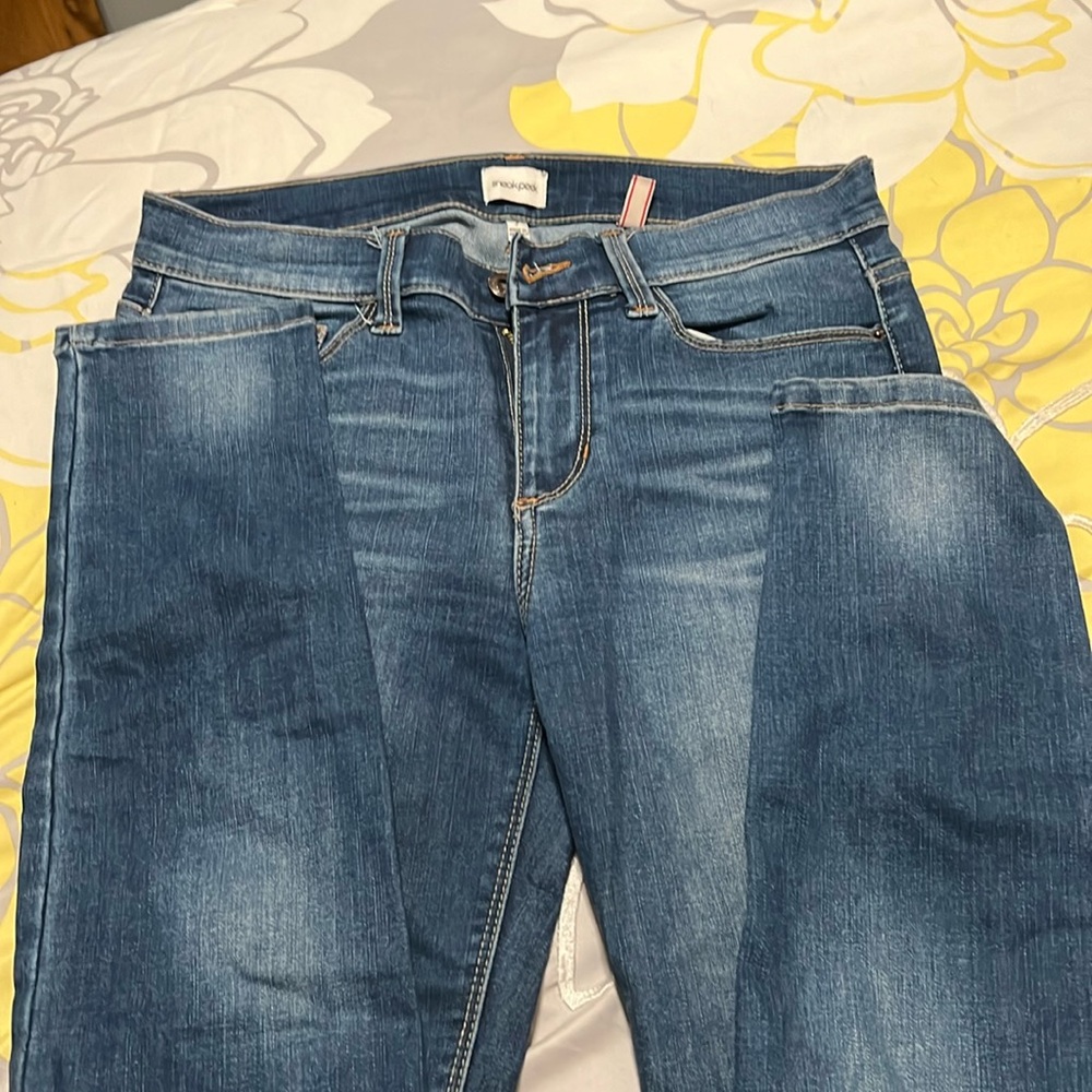 Sneak peek women’s jeans size 7 mid rise
